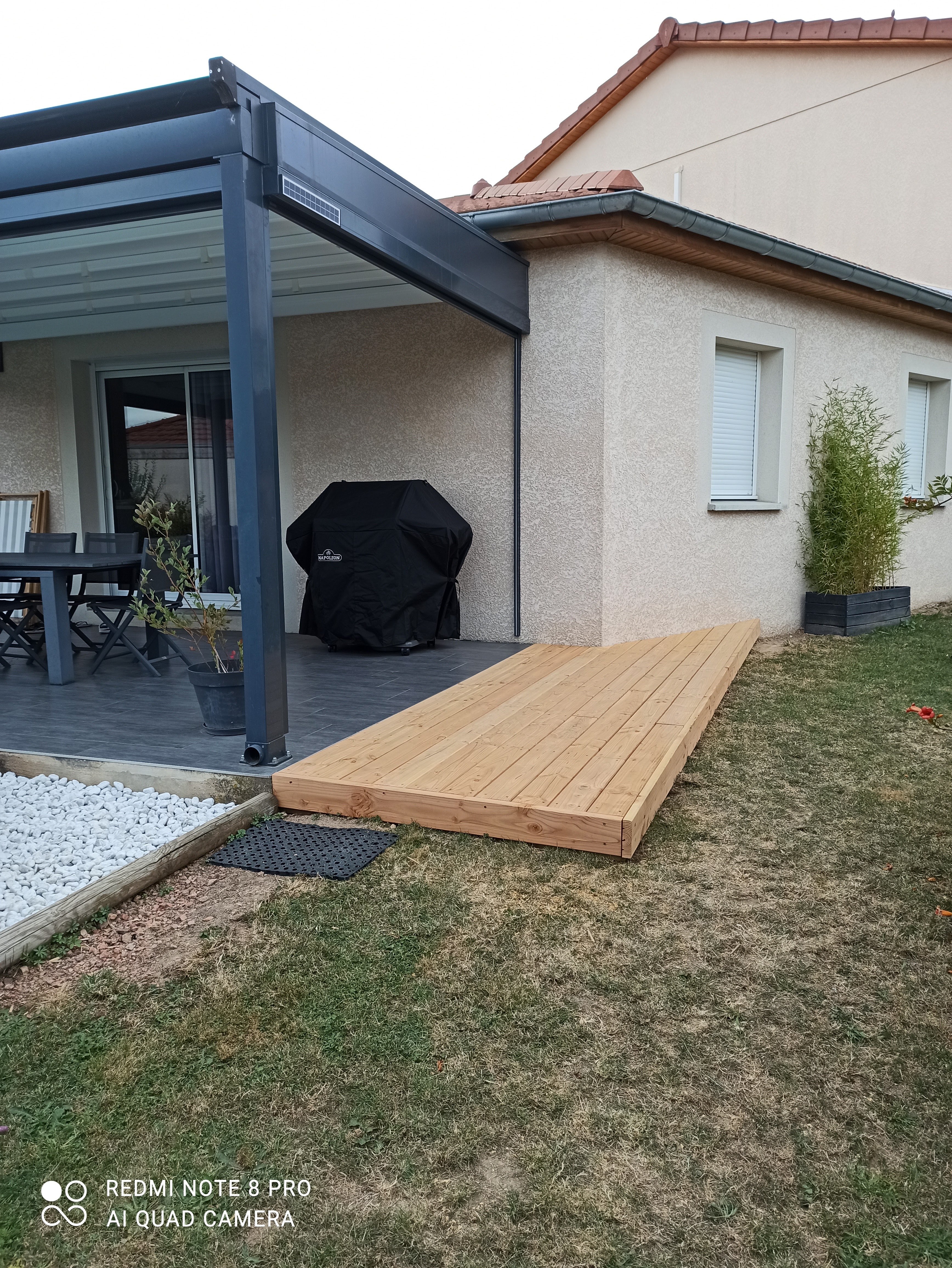 Aménagement terrasse bois et abords de piscine