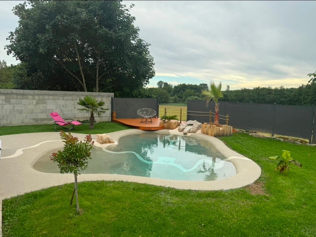Aménagement paysager autour d'une piscine